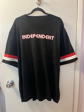 Independent Black Graphic Tee with Red & White Sleeve Stripes XXL/PTP 26-30/L 32